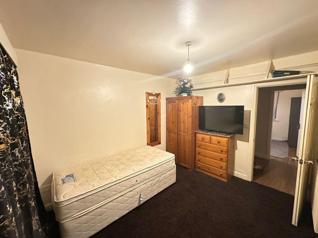 Property photo 1 of 2