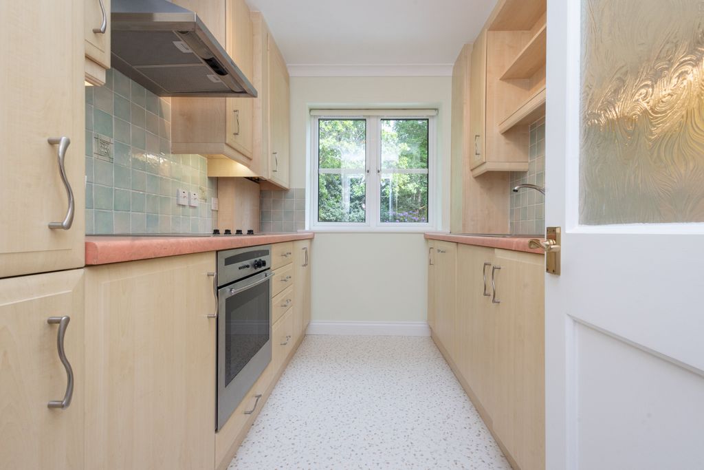 Property photo 2 of 16 R6M_9726