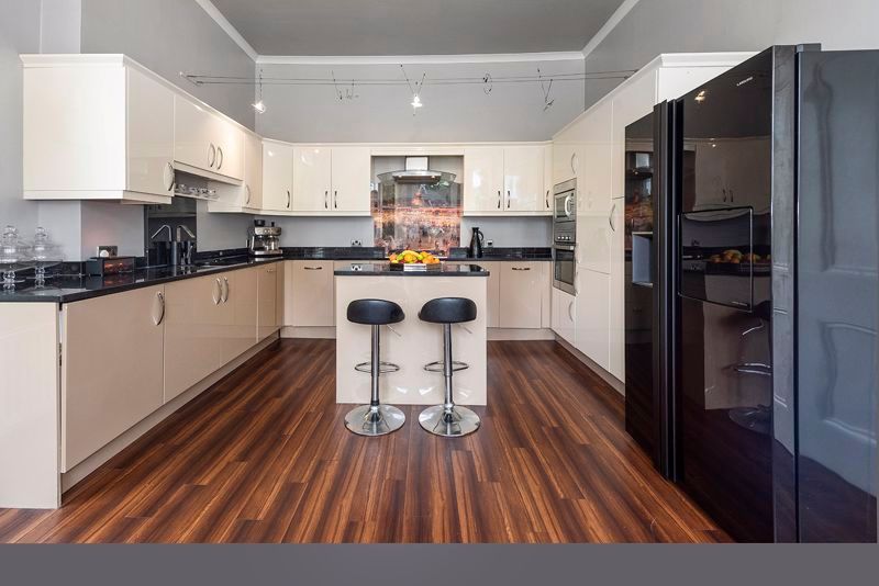Property photo 3 of 10 Modern Kitchen