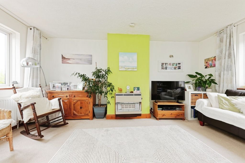 Property photo 2 of 17 Photo