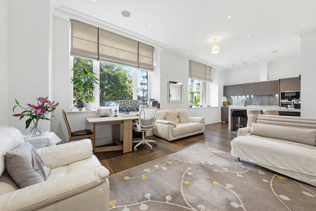 Property photo 1 of 15 Sterling Mansions