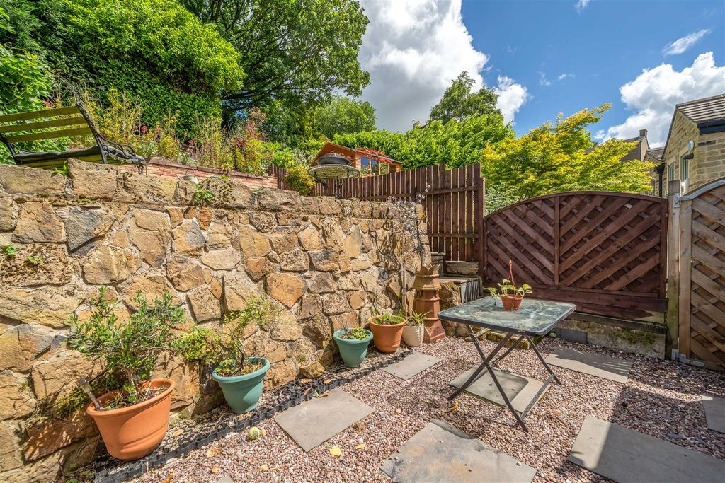 Property photo 2 of 34 18 Thirstin Road-28.Jpg
