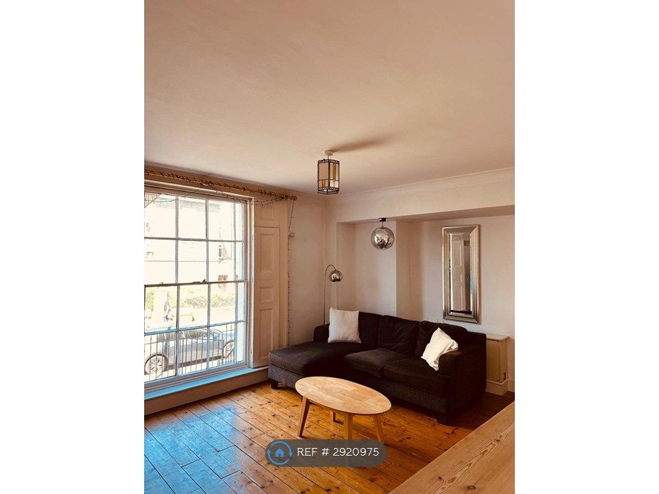 Property photo 1 of 18 Living Room