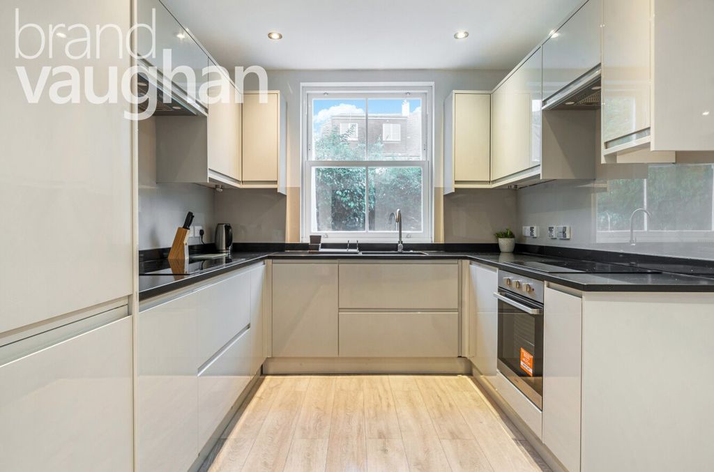 Property photo 3 of 10 Communal Kitchen