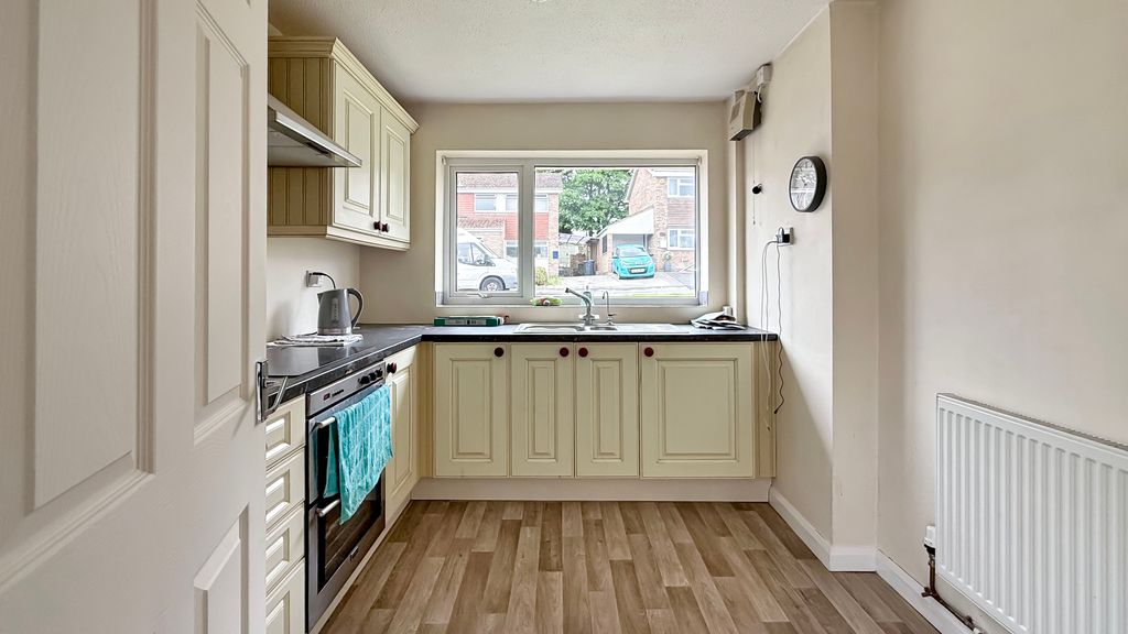 Property photo 3 of 12 Kitchen
