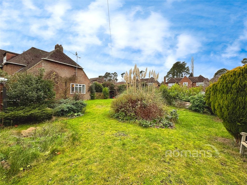 Property photo 2 of 12 Picture No. 13