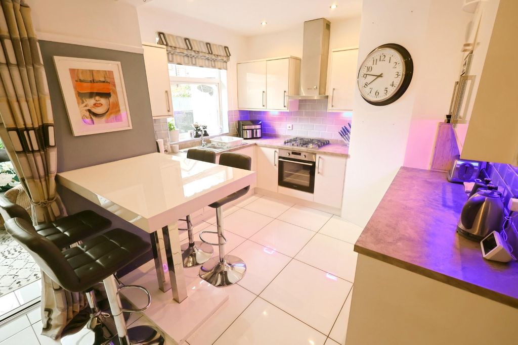 Property photo 3 of 16 -