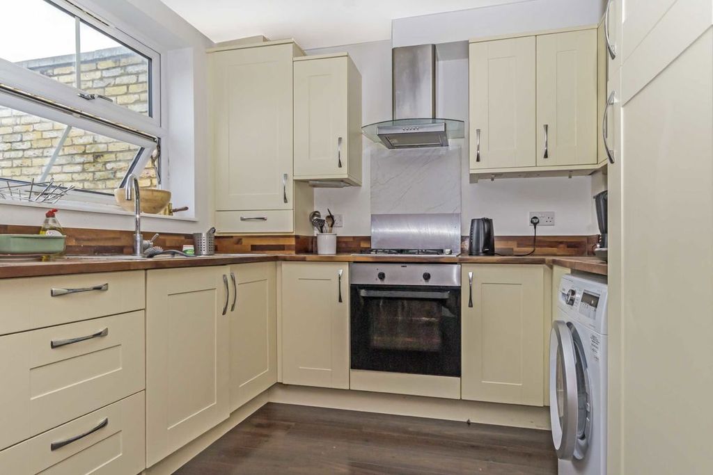 Property photo 2 of 3