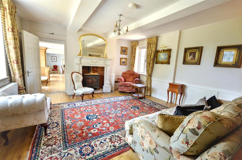 Property photo 3 of 49 Lounge