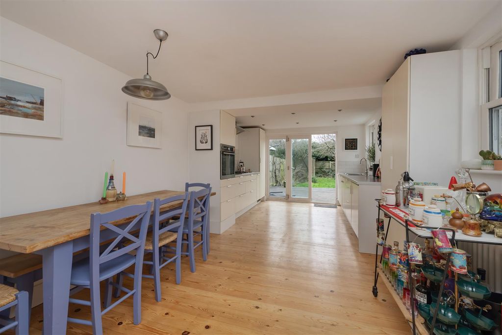 Property photo 3 of 18 Nelson Road, Whitstable