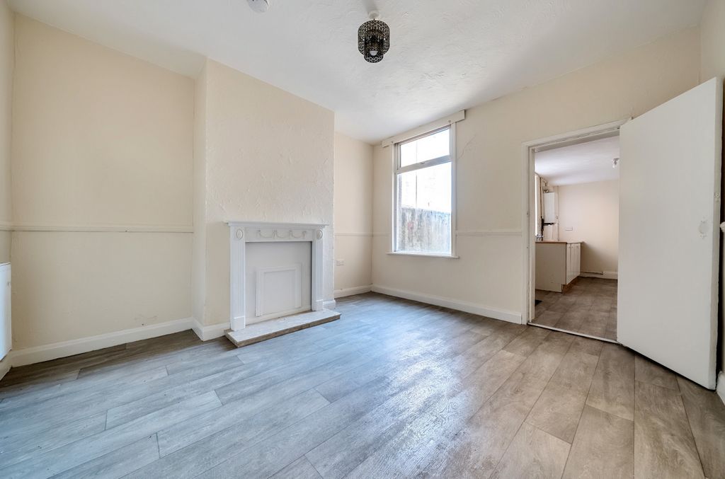 Property photo 2 of 9 996051 (2).Jpg