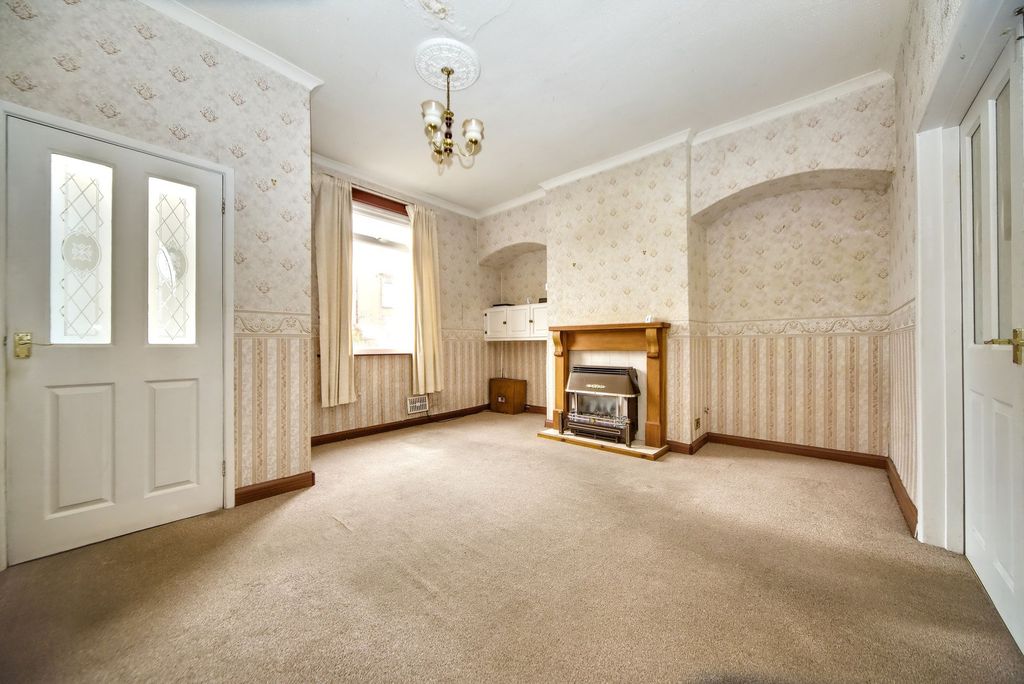 Property photo 2 of 17