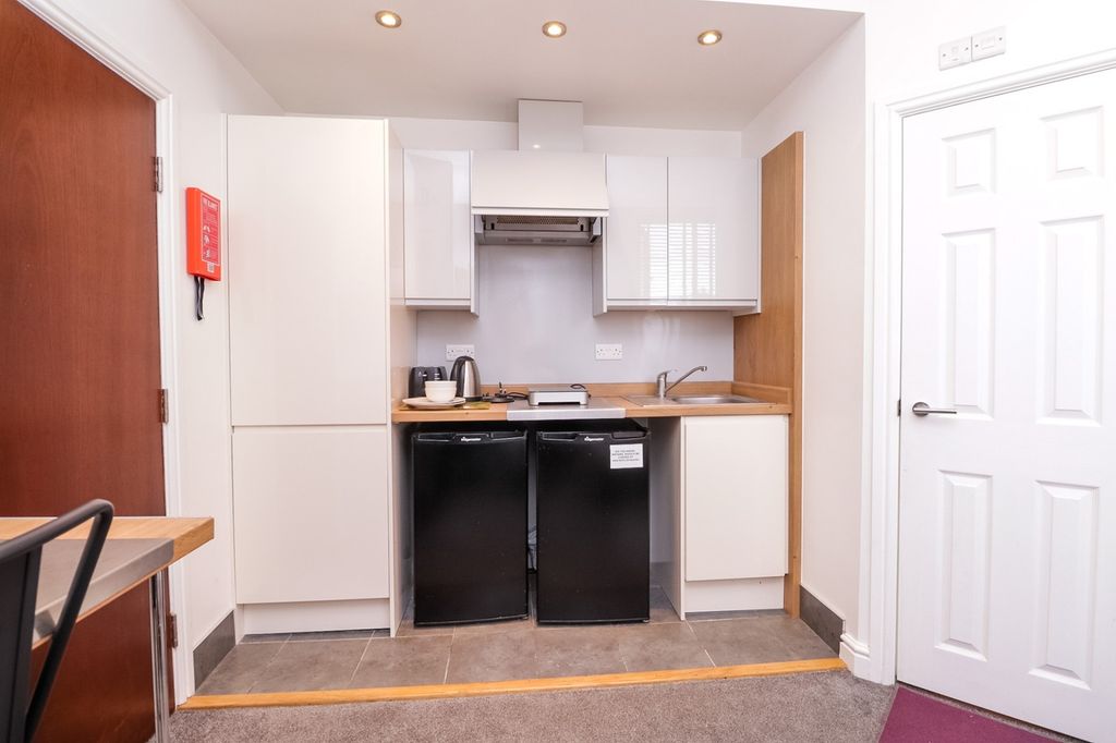Property photo 2 of 8 A Modern And Tidy Kitchenette Equipped With Essent...
