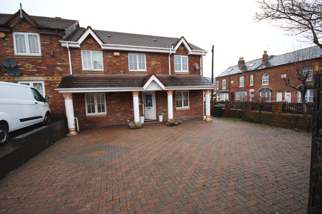 Property photo 2 of 23