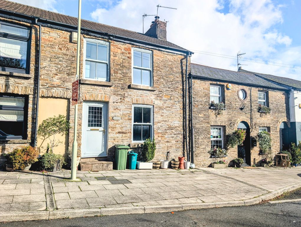 Property photo 1 of 8 Dining Room