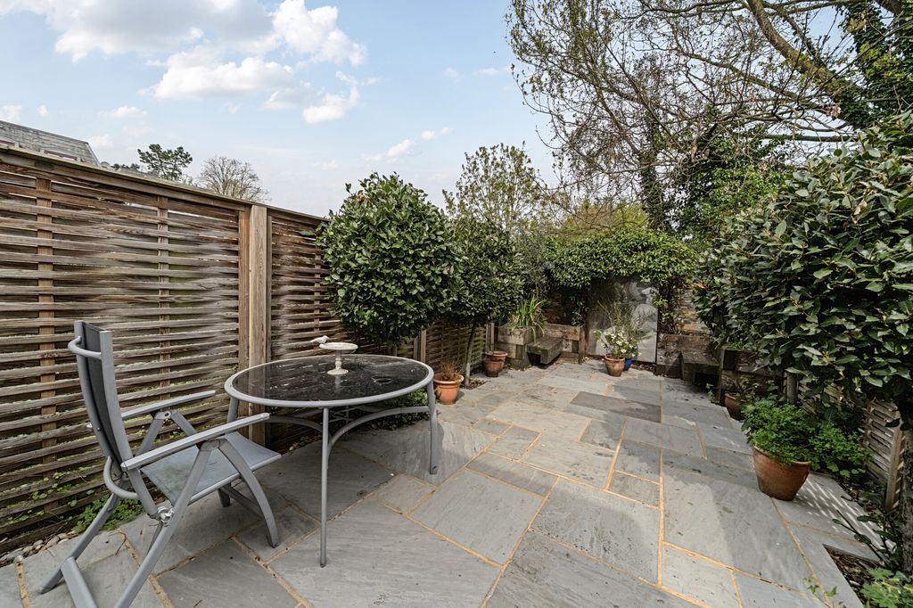 Property photo 2 of 9