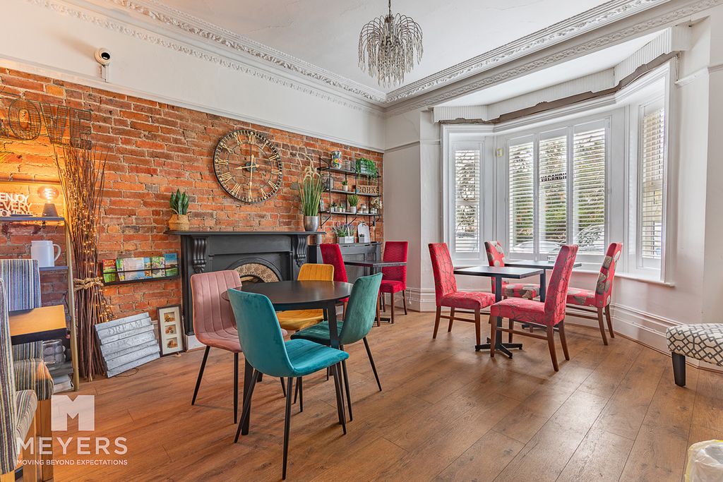 Property photo 2 of 23