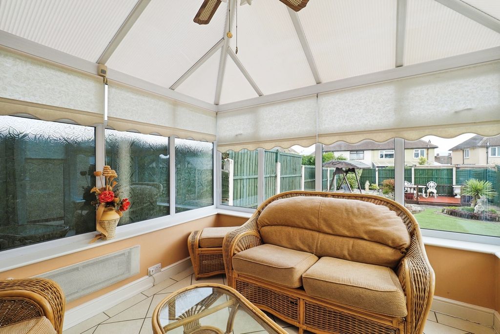 Property photo 3 of 16 Conservatory