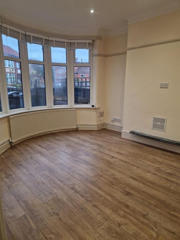 Property photo 2 of 15 Bright Living Room With Elegant Bay Windows...