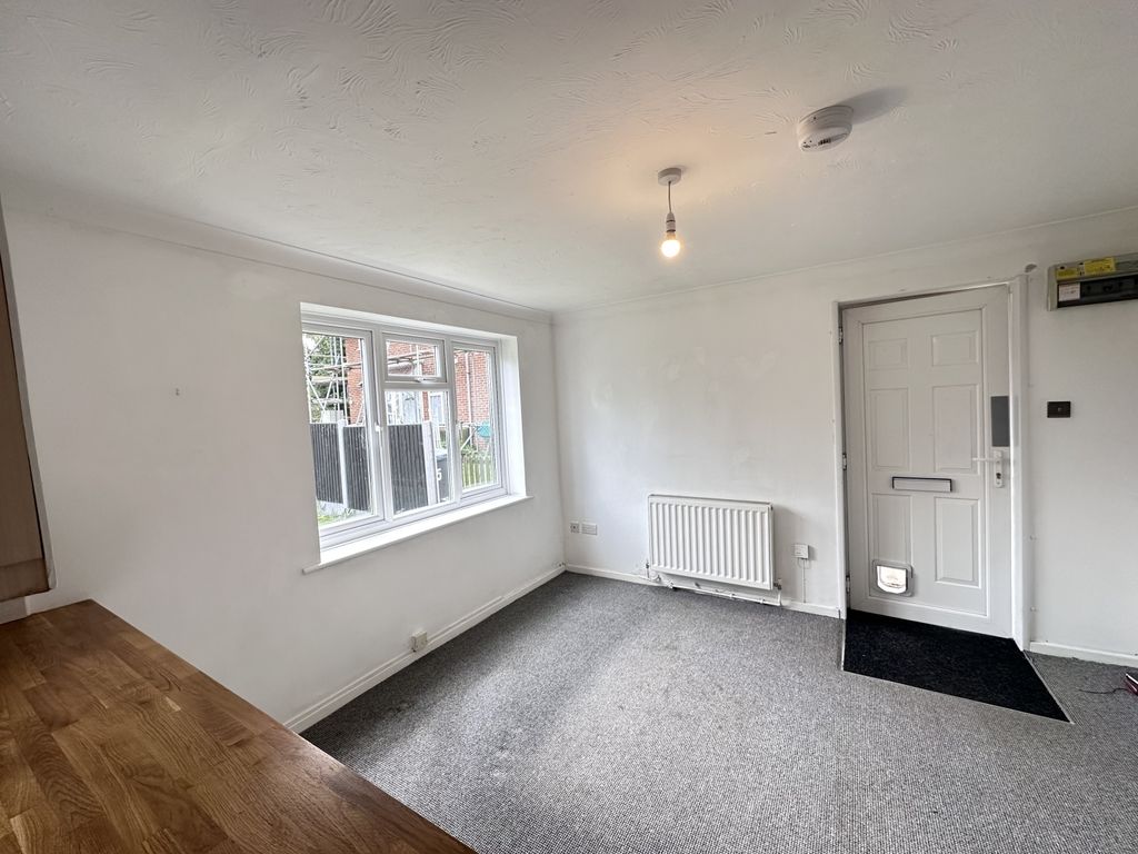 Property photo 3 of 8 Img_3362