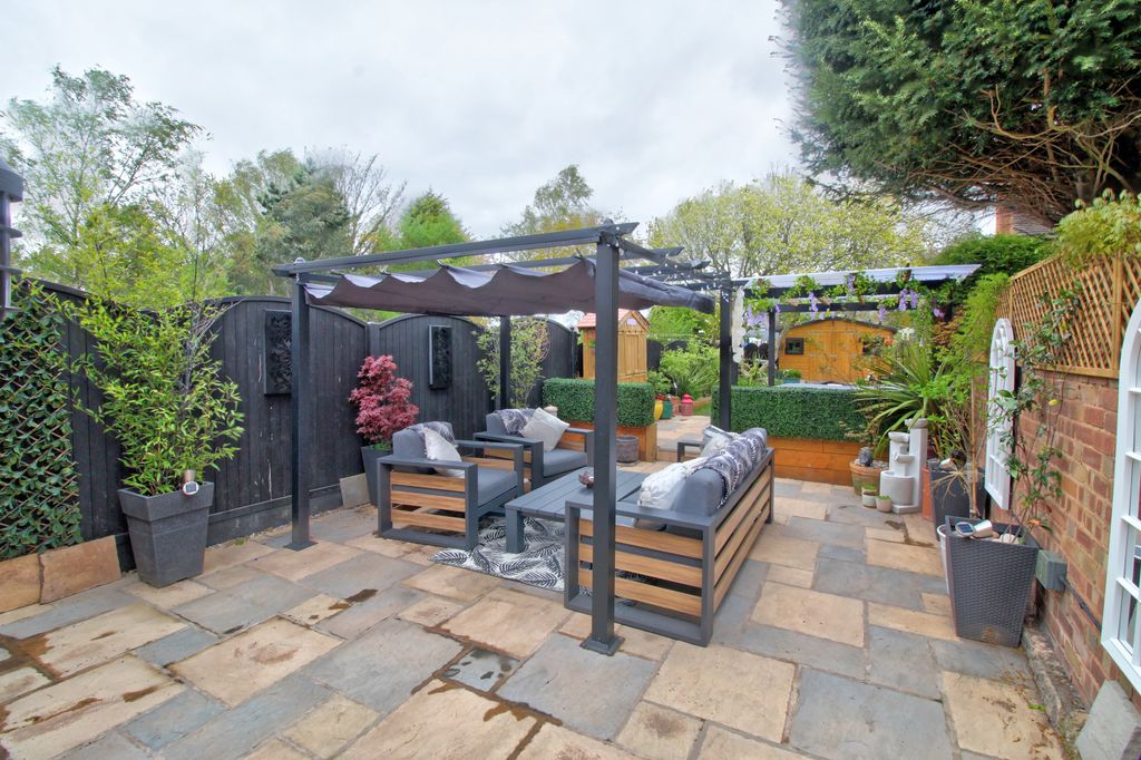 Property photo 2 of 21 Garden