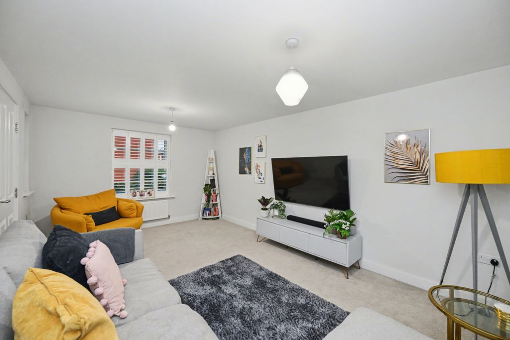 Property photo 2 of 22