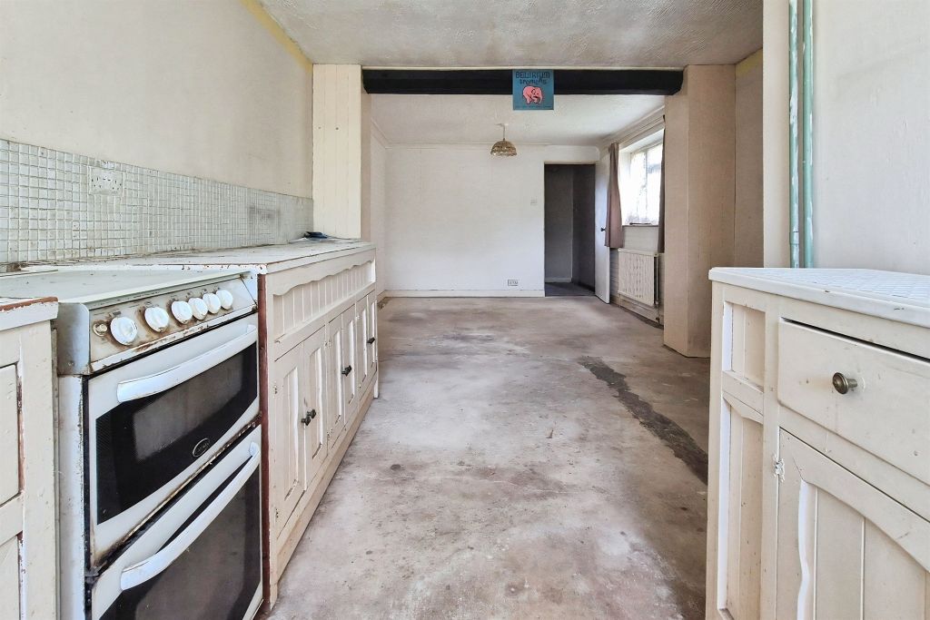 Property photo 2 of 14 Kitchen