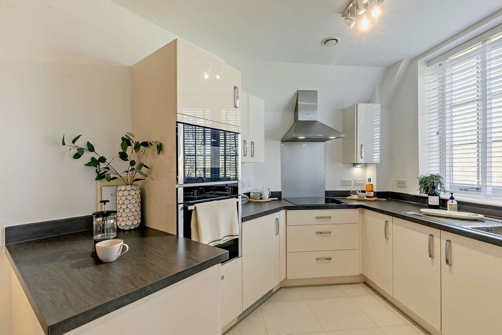 Property photo 3 of 13 Kitchen