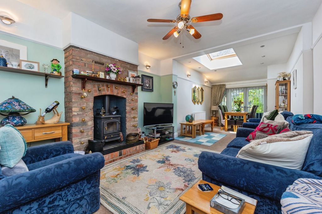 Property photo 2 of 21 Pbox-Img.Jpg