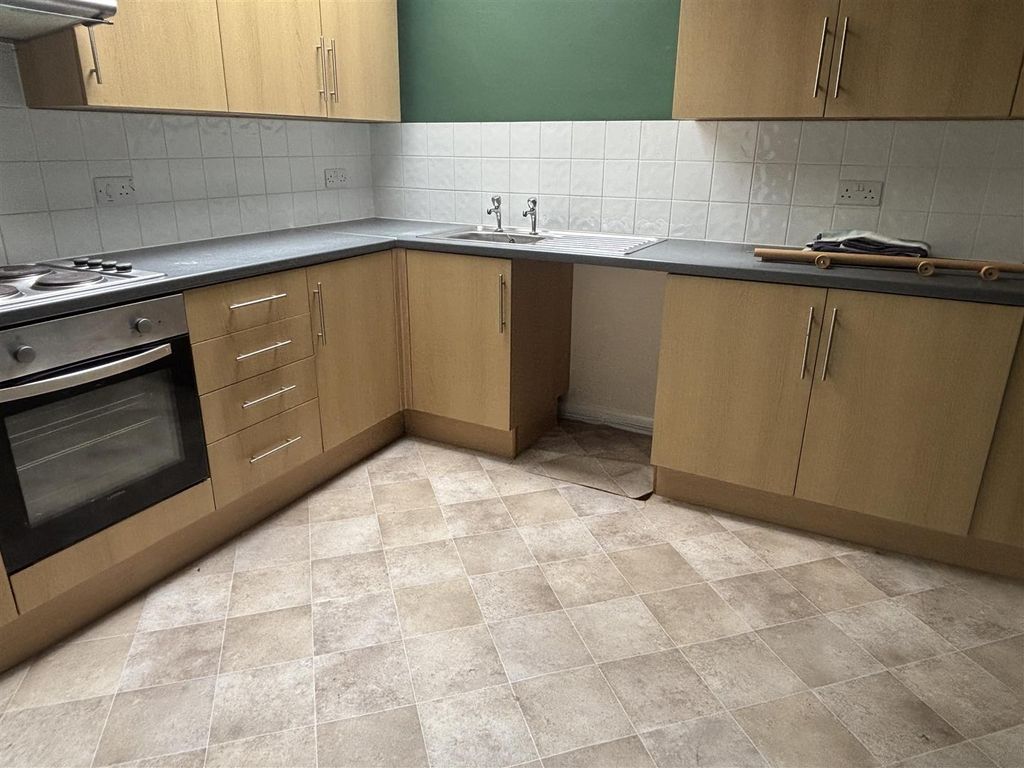Property photo 3 of 13 Kitchen