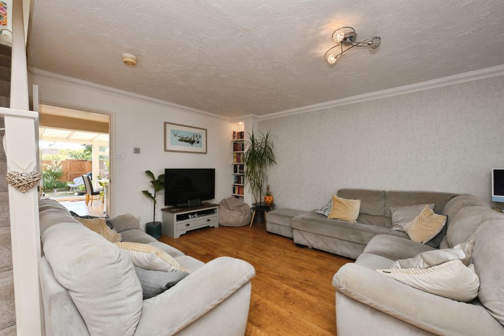 Property photo 2 of 21