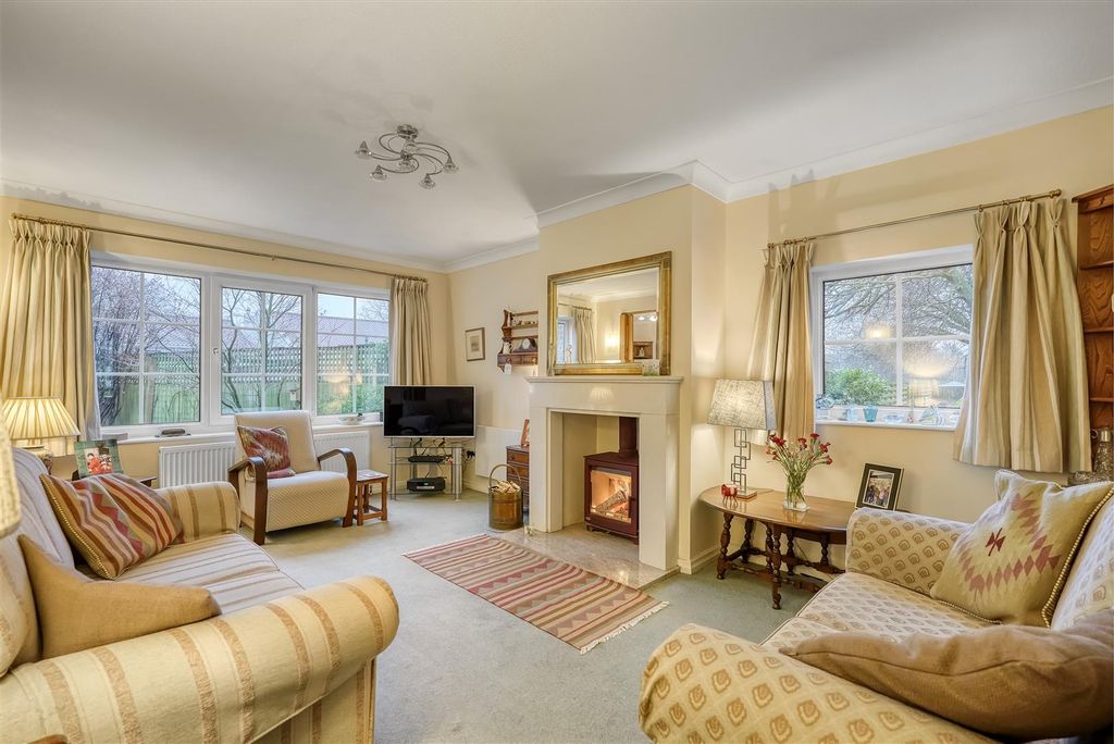 Property photo 3 of 41 Living Room