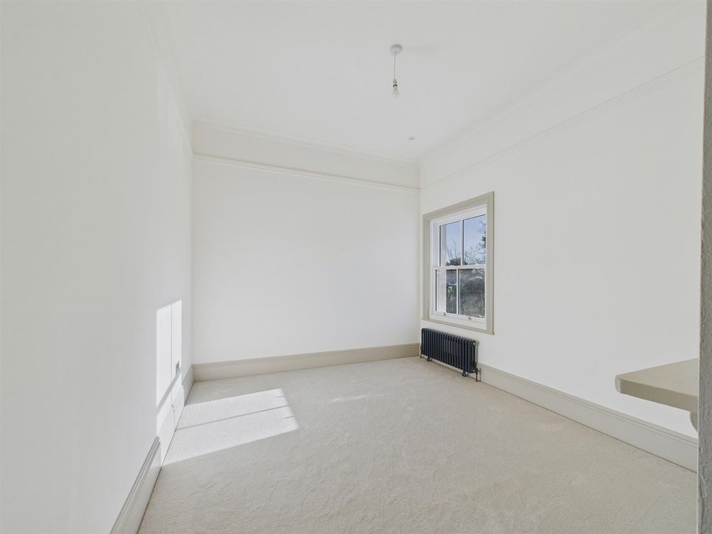 Property photo 3 of 12 Cam03972G0-Pr0192-Still001.Jpg