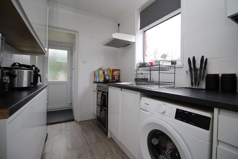 Property photo 3 of 11 Kitchen