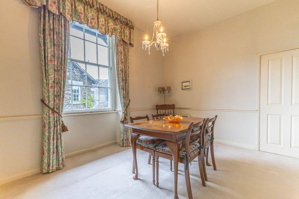 Property photo 3 of 11 Dining Room