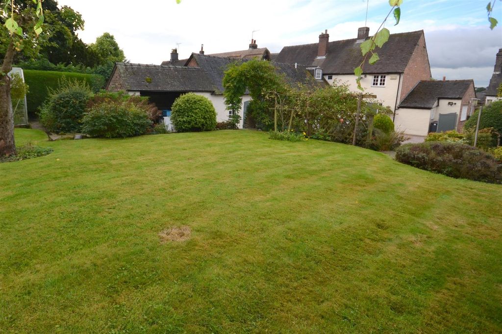 Property photo 3 of 8 Gardens