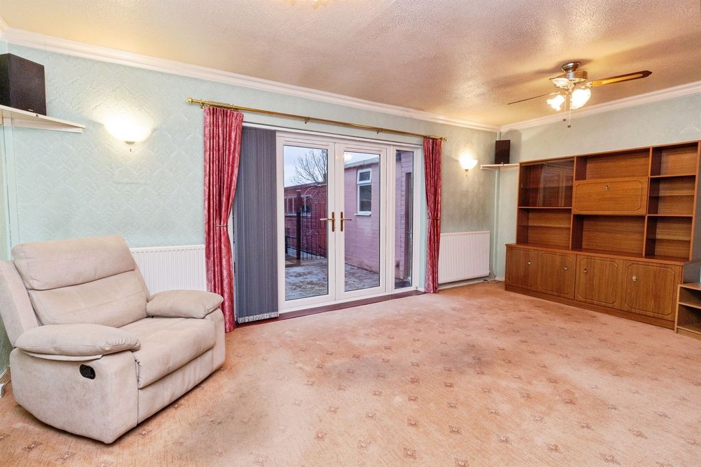 Property photo 3 of 12