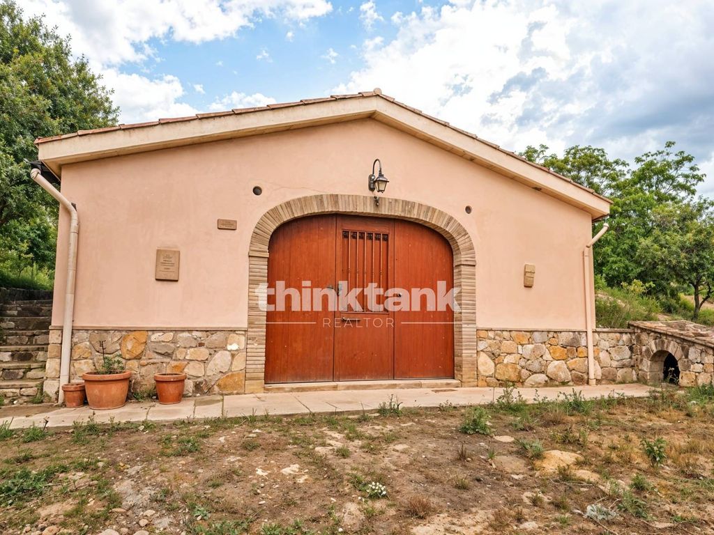 Property photo 2 of 27
