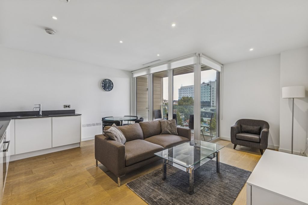 Property photo 1 of 15 98917_Flat 69 Dar...