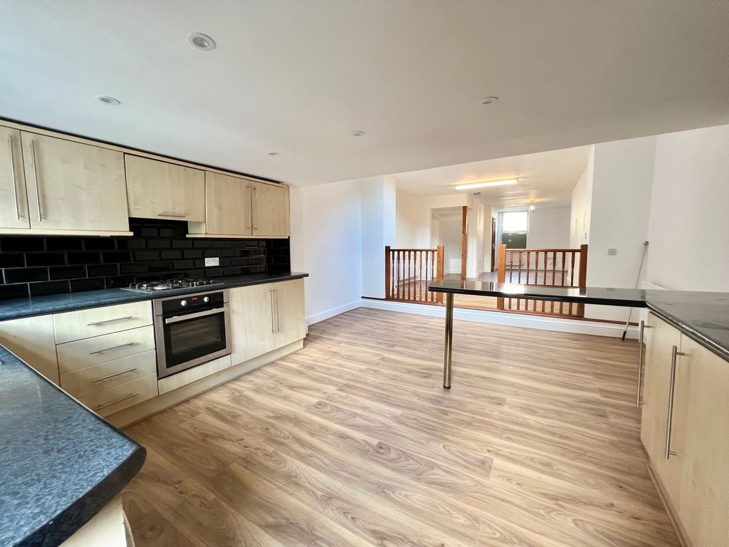 Property photo 3 of 15 Photo 8