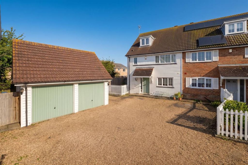 Property photo 1 of 27