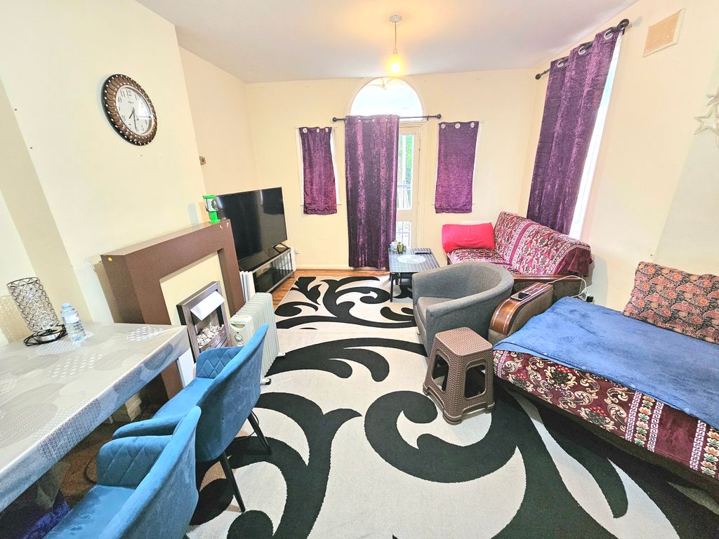 Property photo 2 of 8