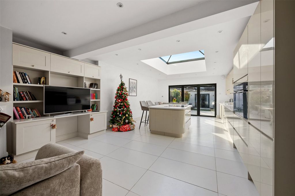 Property photo 2 of 16 Picture No. 08