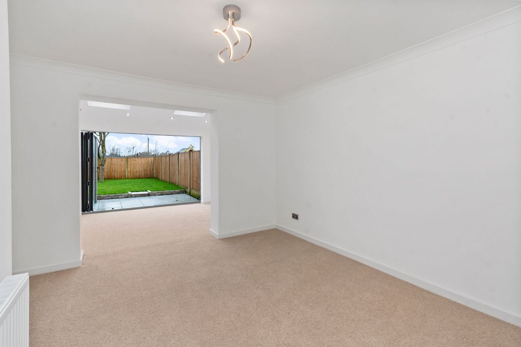 Property photo 3 of 27