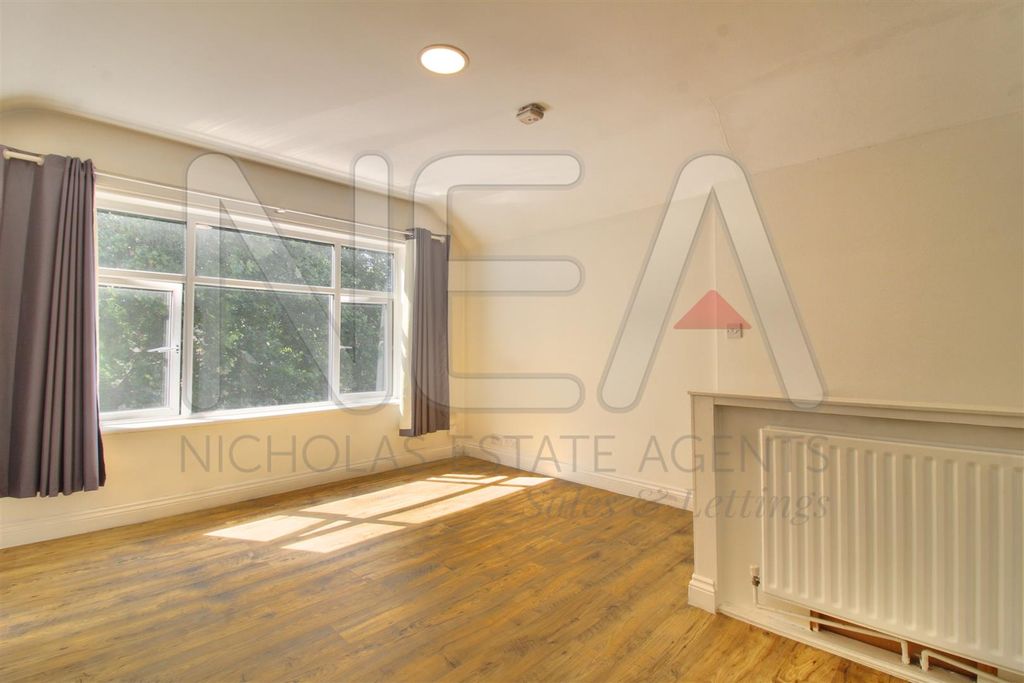 Property photo 3 of 7 Living Room