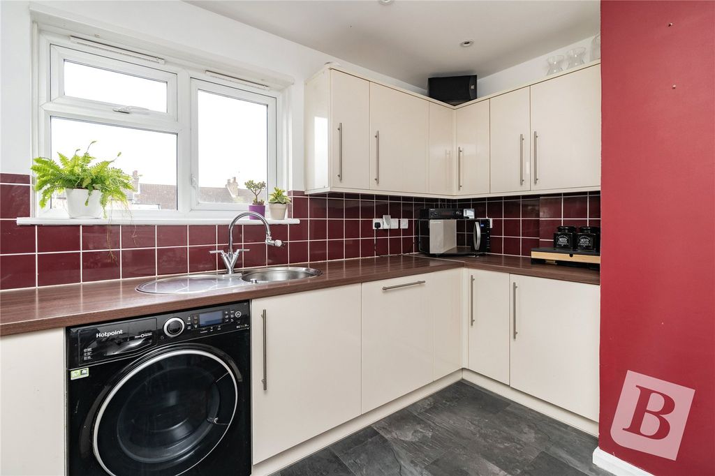 Property photo 2 of 16 Picture No. 18