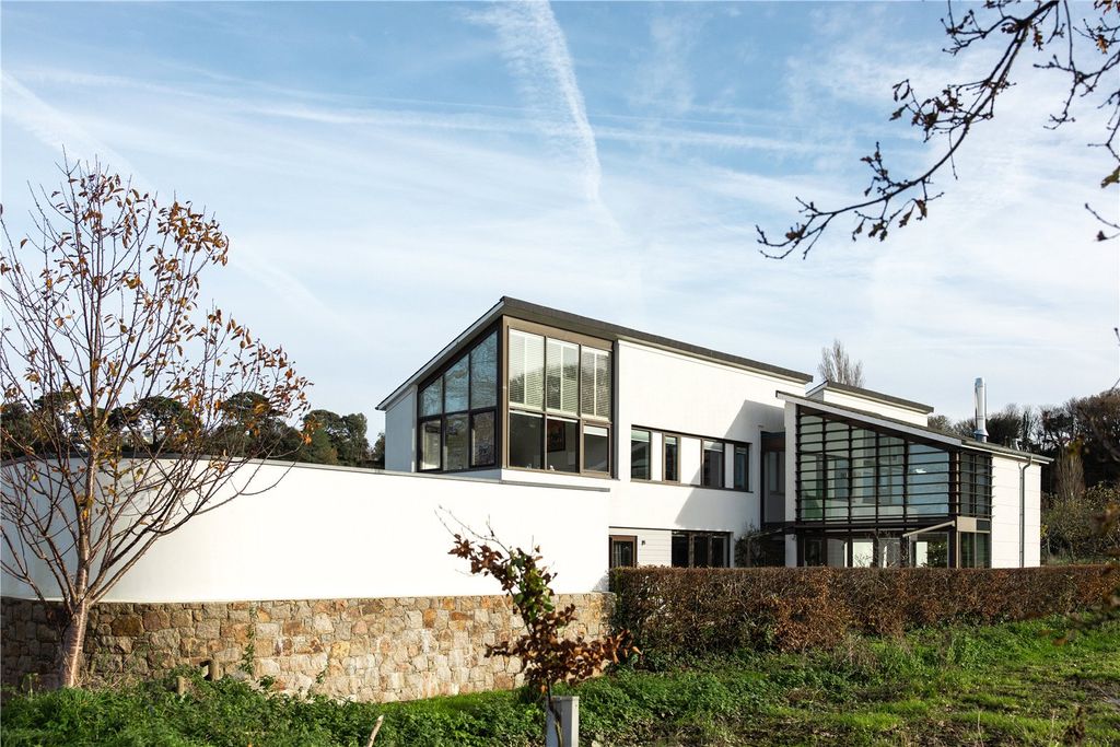 Property photo 2 of 17 Exterior