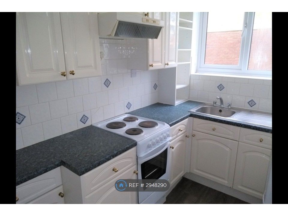 Property photo 3 of 6 Kitchen