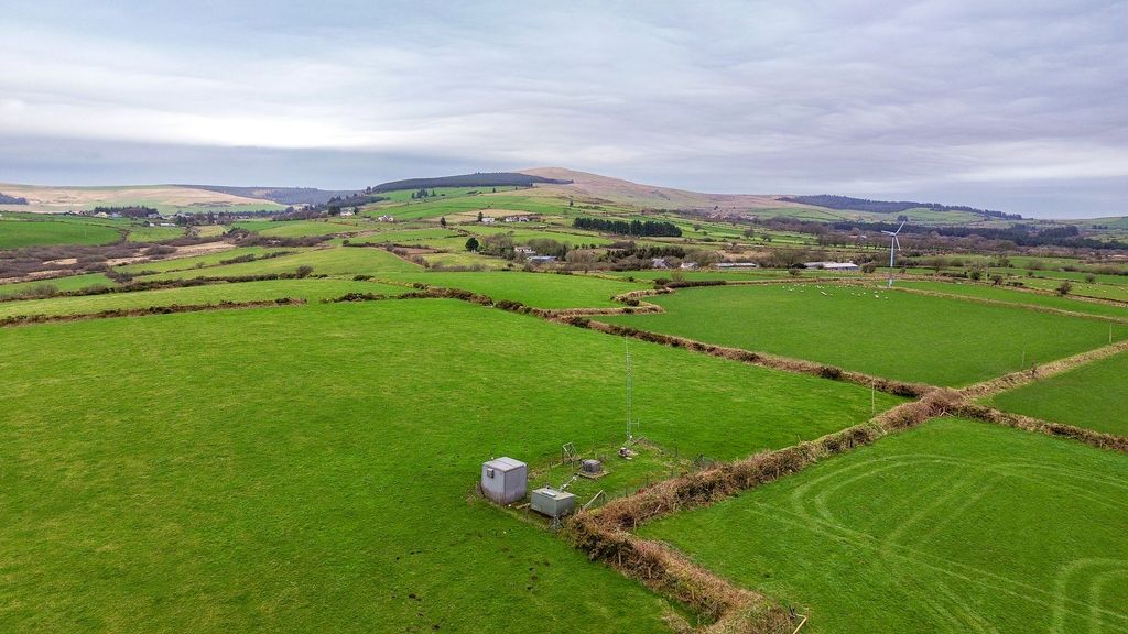 Property photo 2 of 31