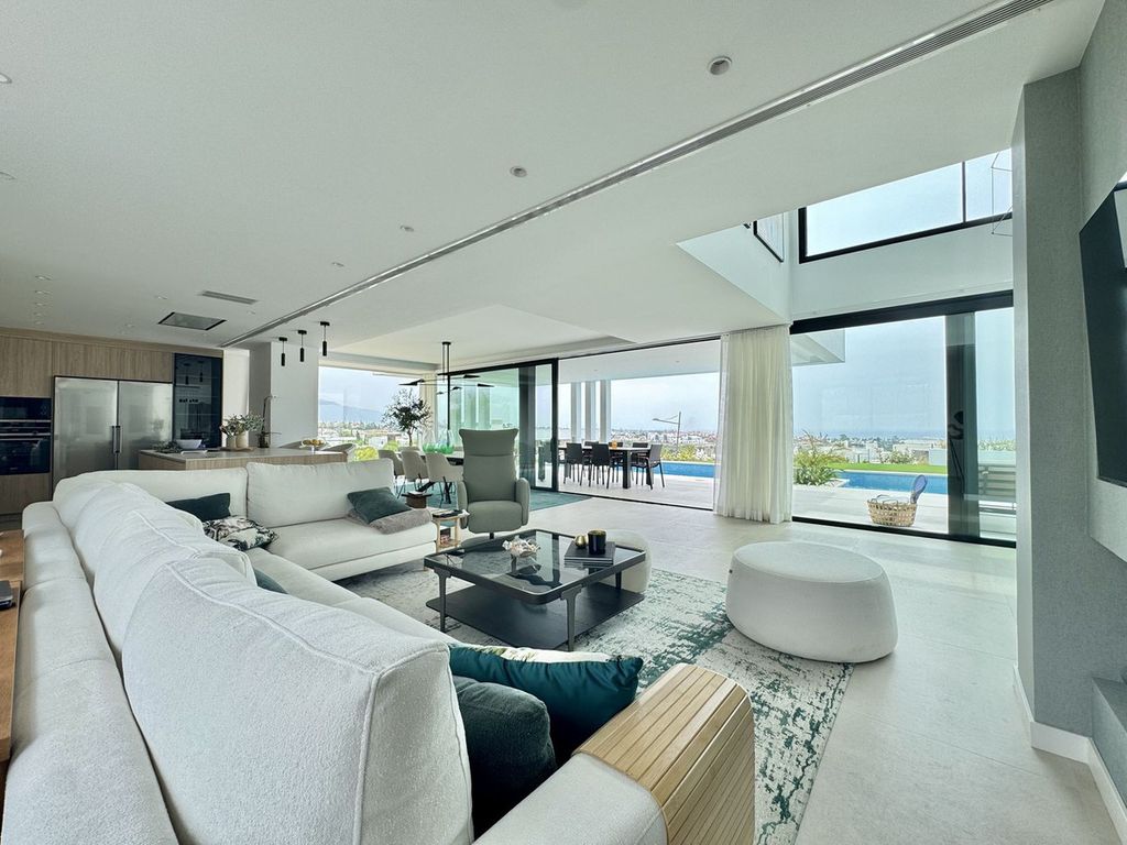 Property photo 3 of 51